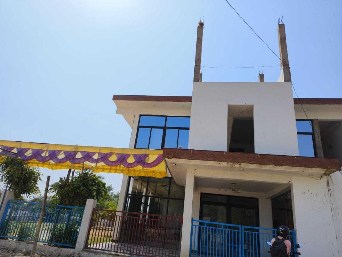 Oyo 81347 Amantran Hotel And Restaurant Kānpur Exterior photo